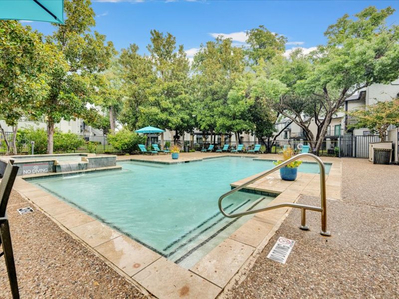 the pool at The Westmount at River Park