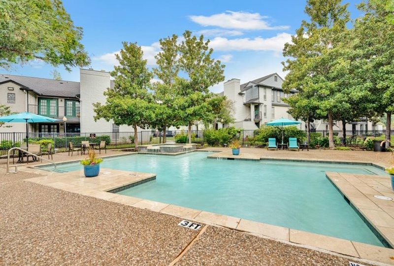 the pool at The Westmount at River Park