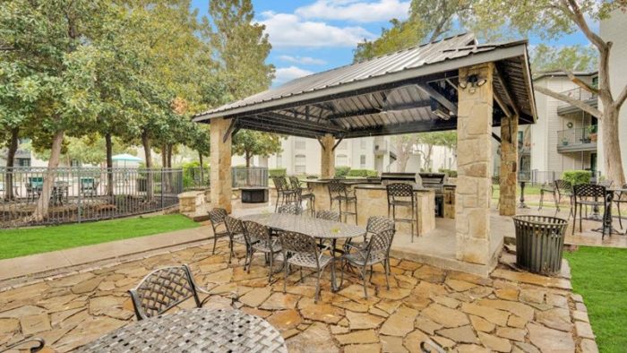 patio at The Westmount at River Park