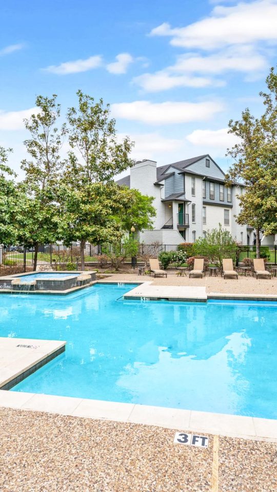 the pool at The Westmount at River Park