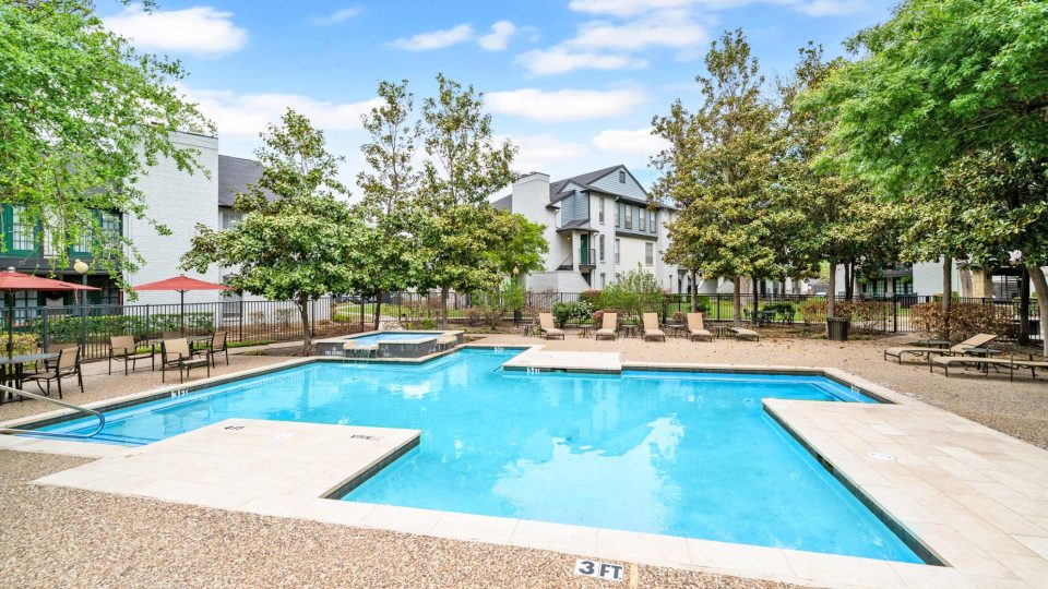 the pool at The Westmount at River Park